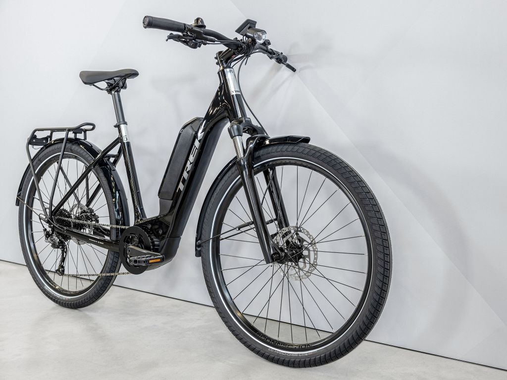 Trek Allant+ 5 Lowstep elcykel med Bosch motor - Kibæk Cykler