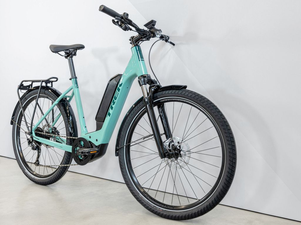 Trek Allant+ 5 Lowstep elcykel med Bosch motor - Kibæk Cykler