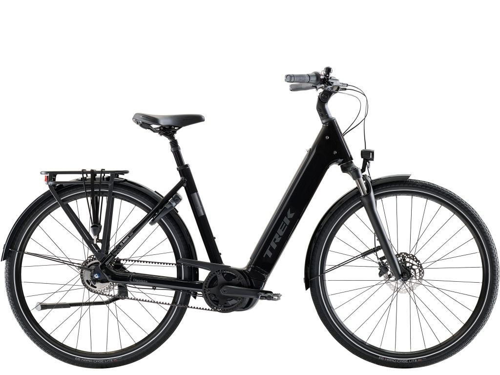 Trek District+ 4 - Dark Star - elcykel med lav indstigning, 600 Wh batteri, remtræk - Kibæk Cykler