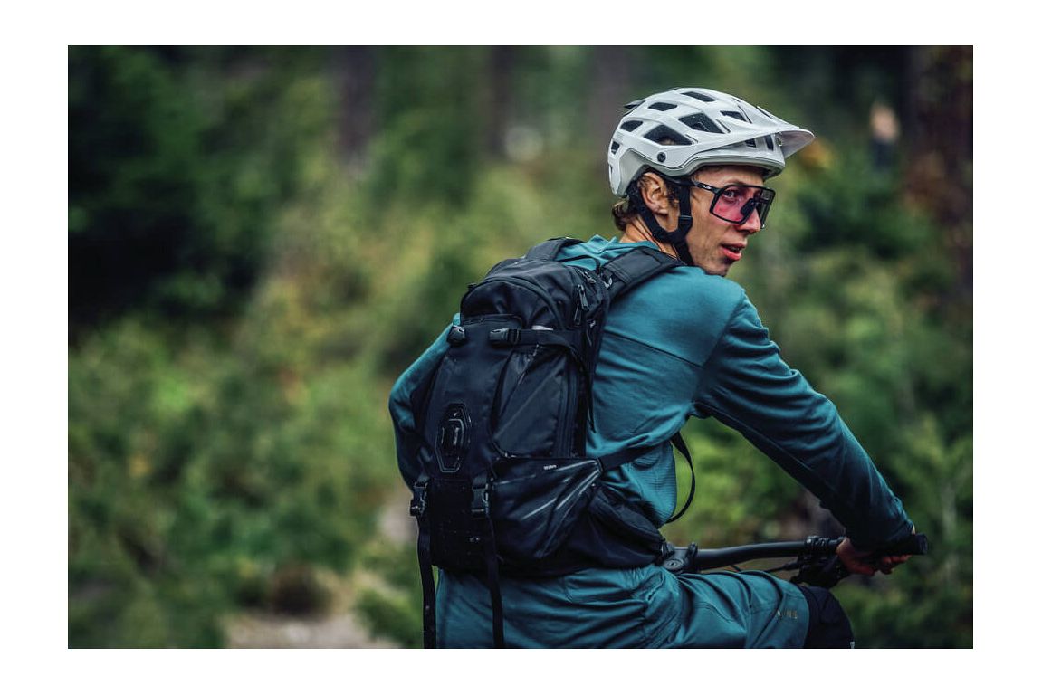 Abus Moventor 2.0 cykelhjelm til MTB - velvet black - mat sort - Kibæk Cykler