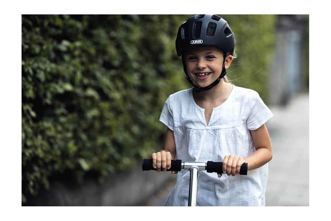 Abus Youn-I 2.0 cykelhjelm med baglys - Cool Grey - Kibæk Cykler