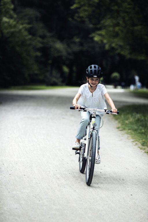 Abus Youn-I 2.0 cykelhjelm med baglys - Cool Grey - Kibæk Cykler