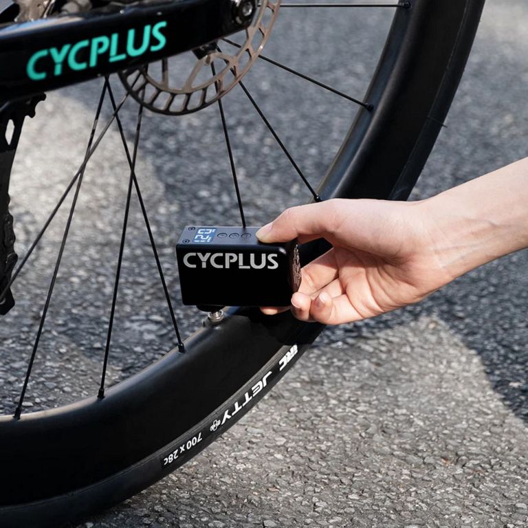 Cycplus AS2 Pro elektrisk cykelpumpe - minikompressor til cykel - Kibæk Cykler