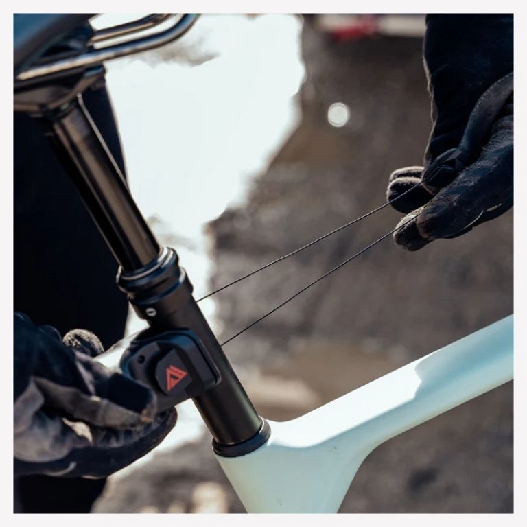 KOM Cycling Garmin Varia Mount sikkert beslag til radarbaglygter