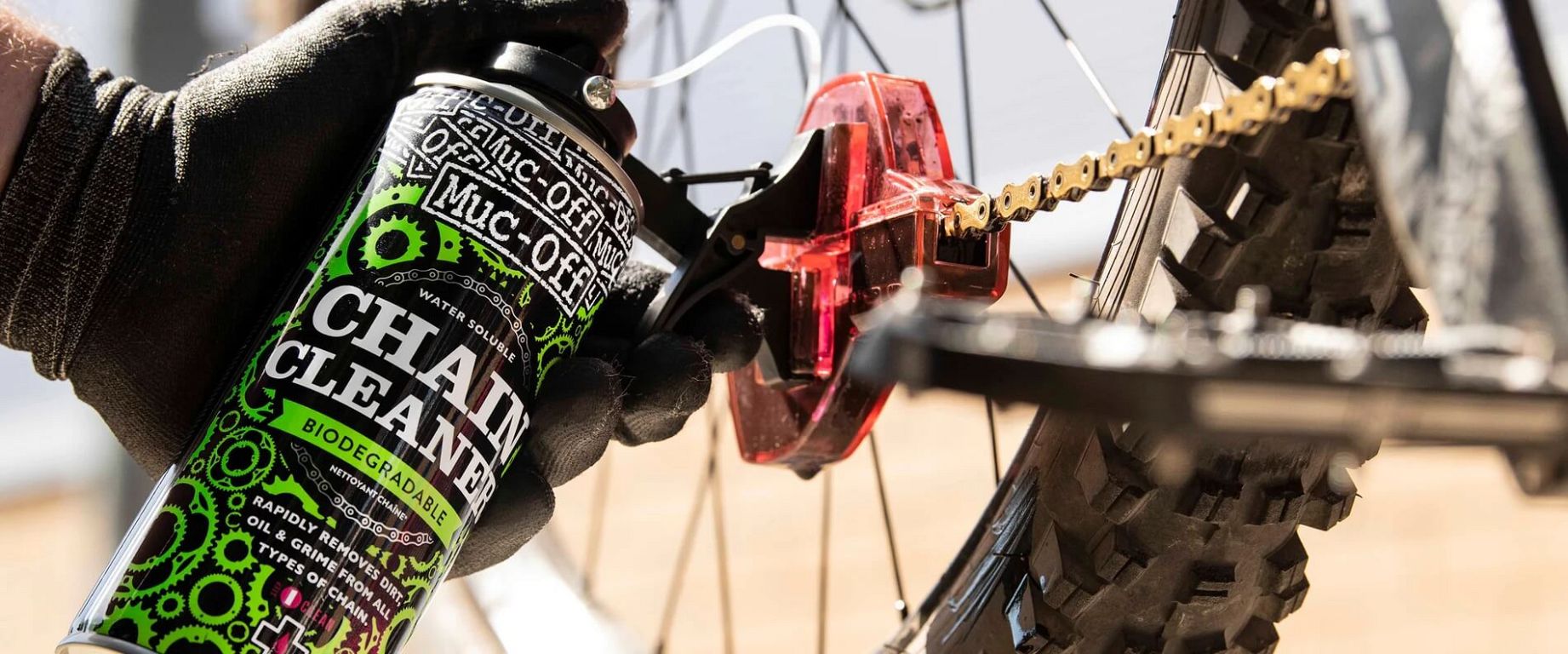 Brug af  Muc-Off Chain Doc kæderenser med Chain Cleaner - Kibæk Cykler