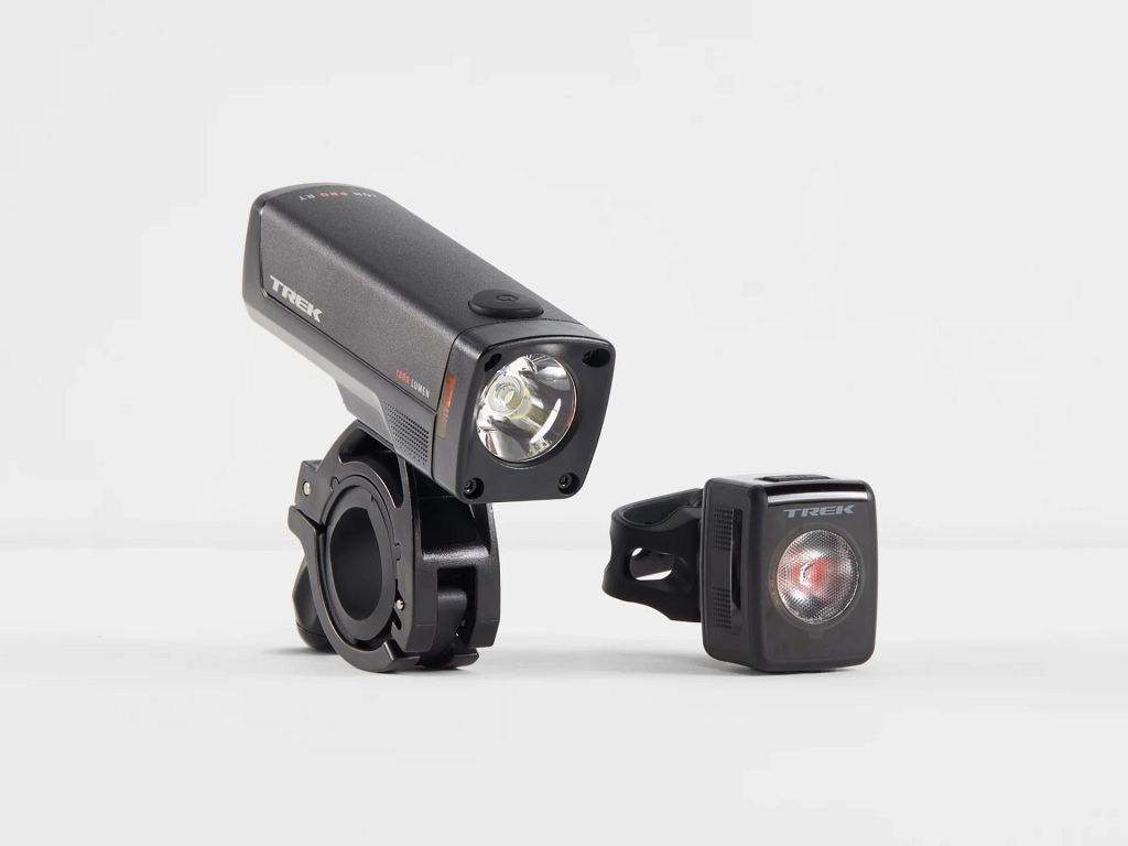 Trek Ion Pro RT og Flare RT lygtesæt til cykler - med mange lumen - Kibæk Cykler