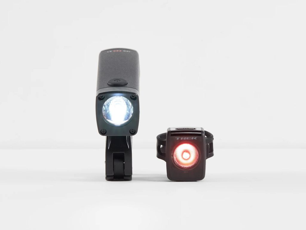 Trek Ion Pro RT og Flare RT lygtesæt til cykler - med mange lumen - Kibæk Cykler